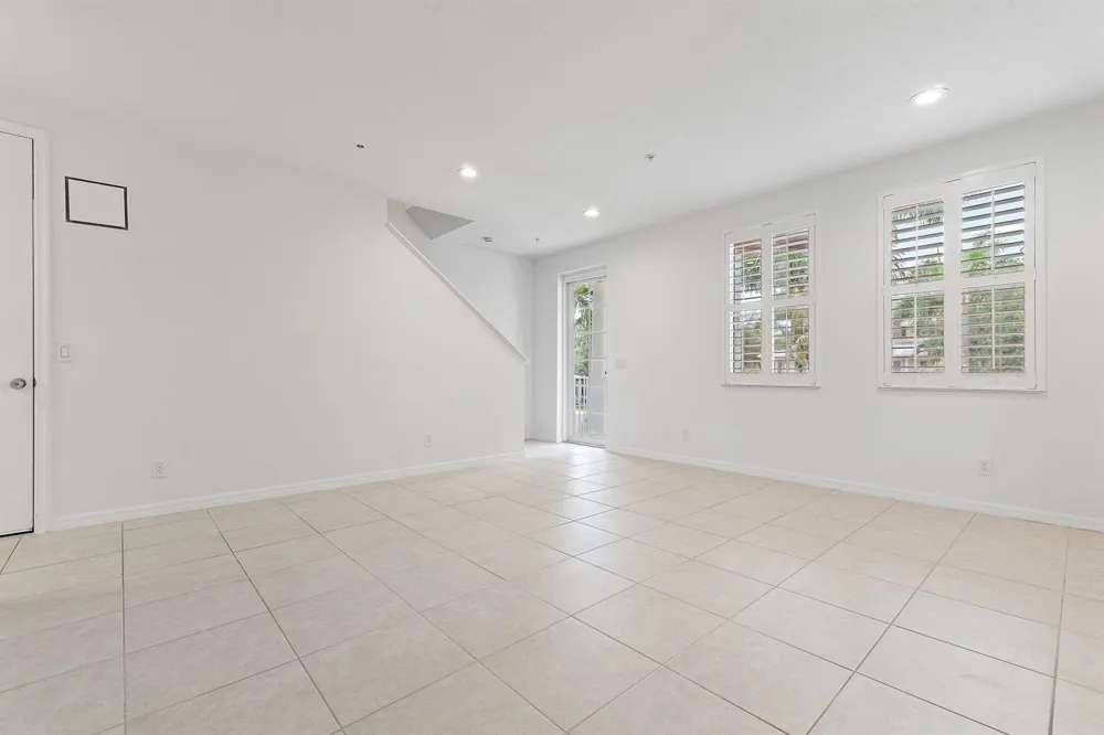 4273 E Main Street Jupiter, FL 33458
