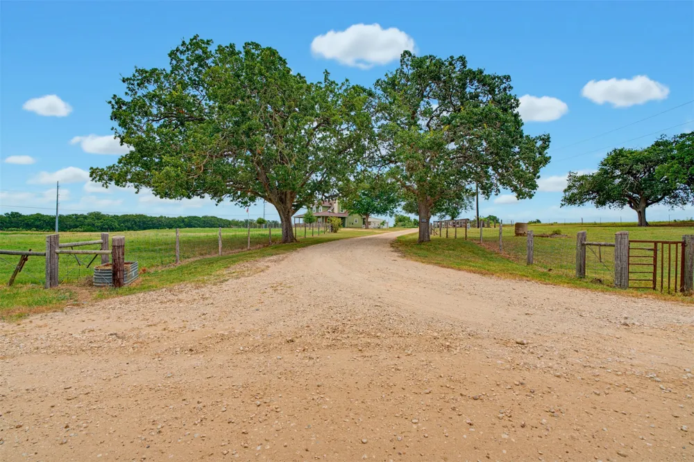 4493 County Road 304 Rockdale, TX 76567