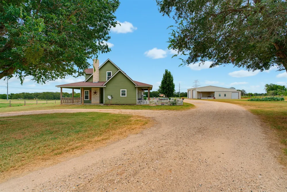 4493 County Road 304 Rockdale, TX 76567