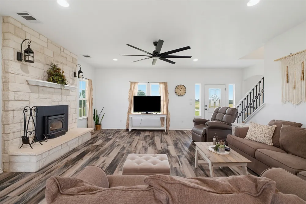 4493 County Road 304 Rockdale, TX 76567