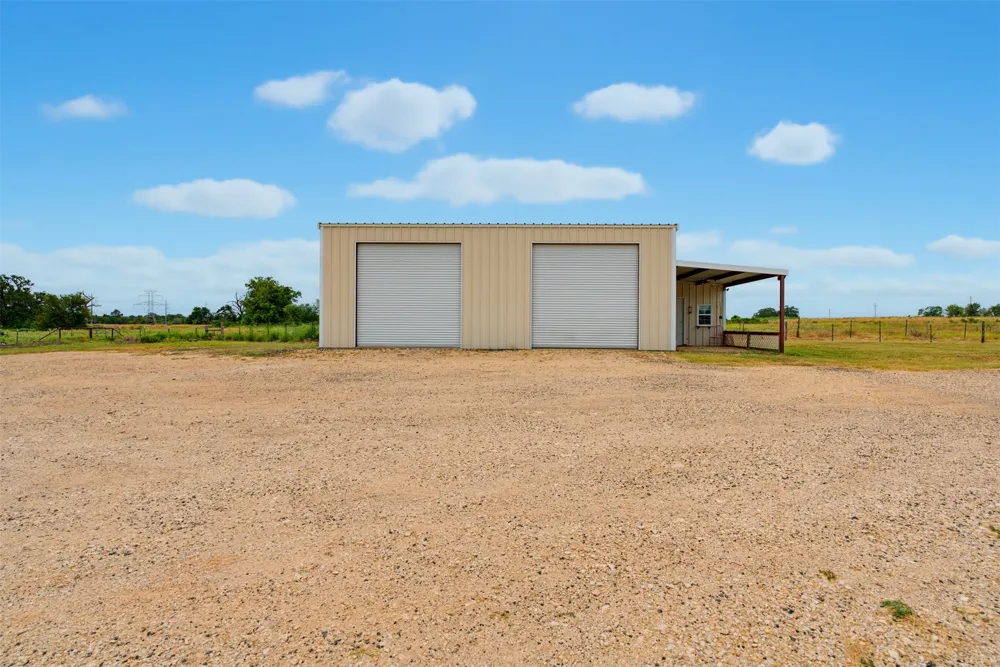 4493 County Road 304 Rockdale, TX 76567