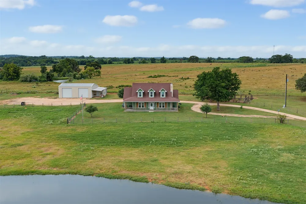 4493 County Road 304 Rockdale, TX 76567
