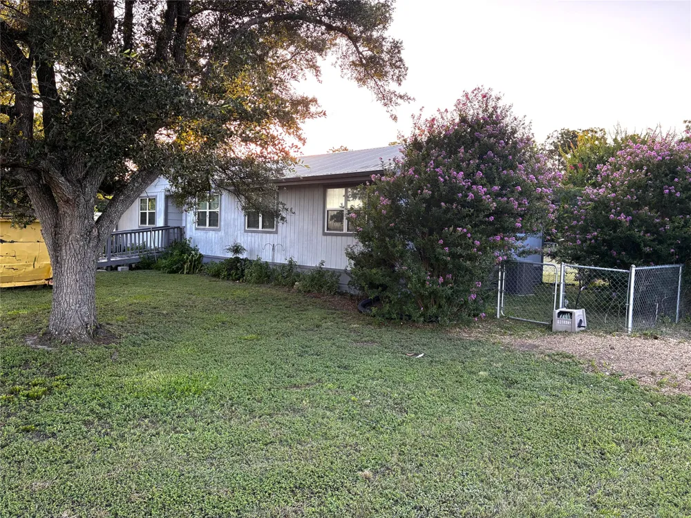 705 E Umlang Street Thorndale, TX 76577