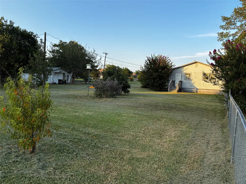 705 E Umlang Street Thorndale, TX 76577