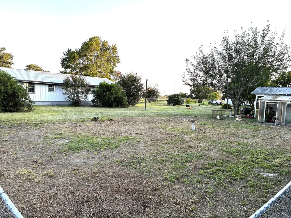 705 E Umlang Street Thorndale, TX 76577