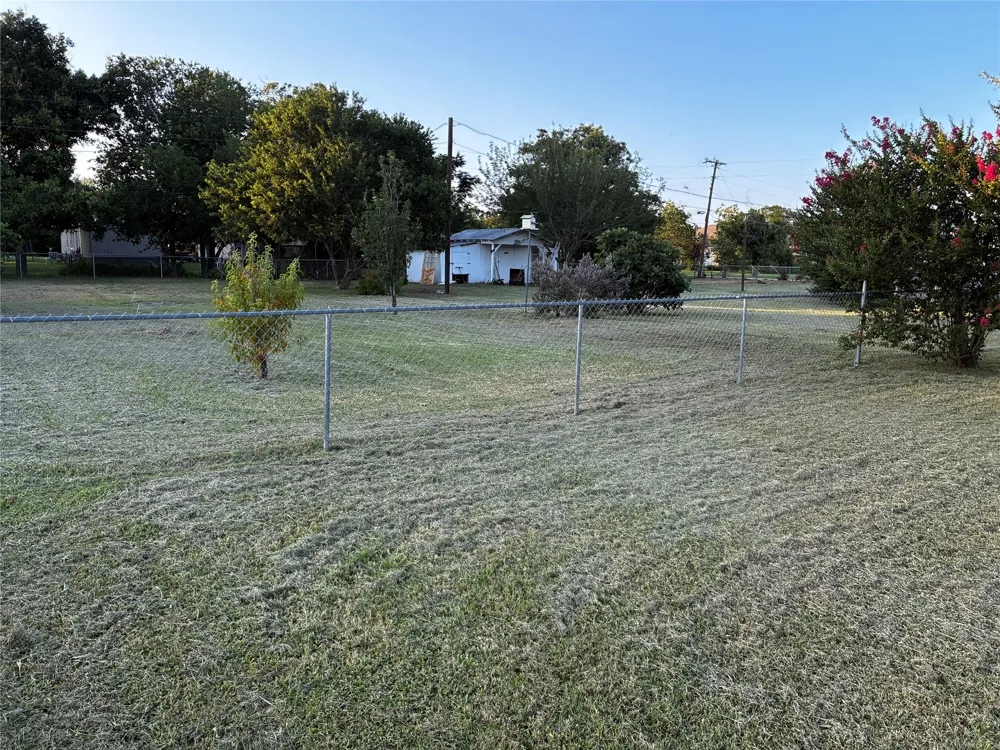 705 E Umlang Street Thorndale, TX 76577