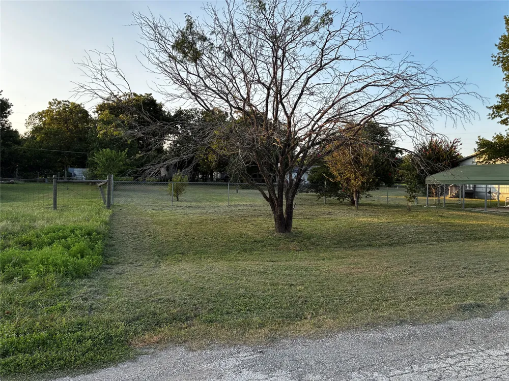 705 E Umlang Street Thorndale, TX 76577