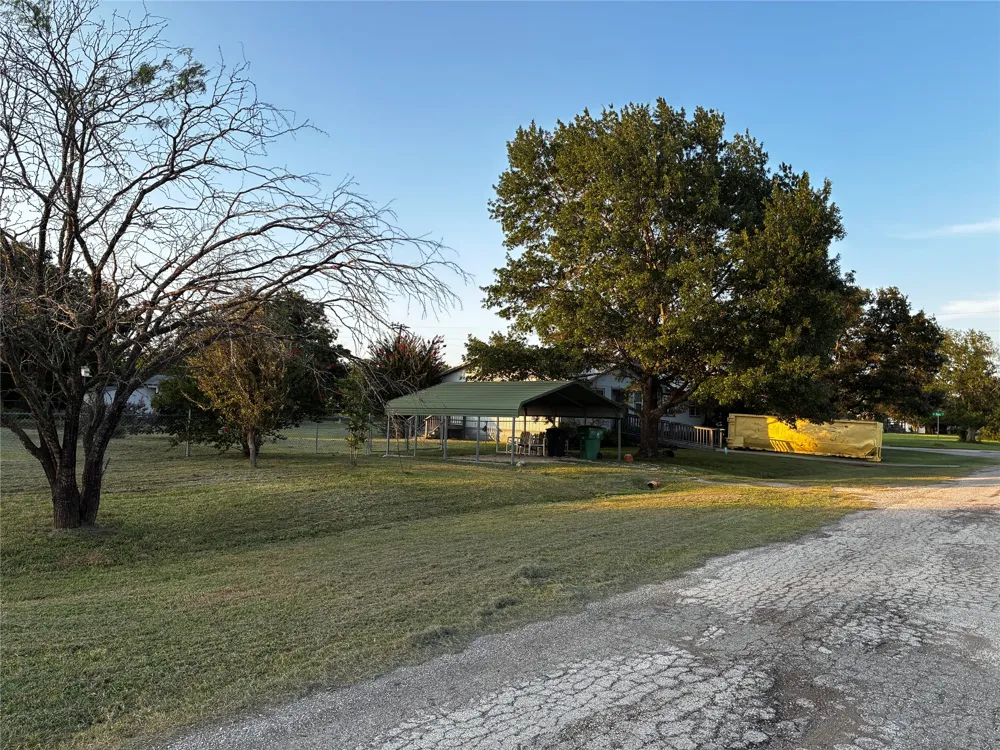 705 E Umlang Street Thorndale, TX 76577