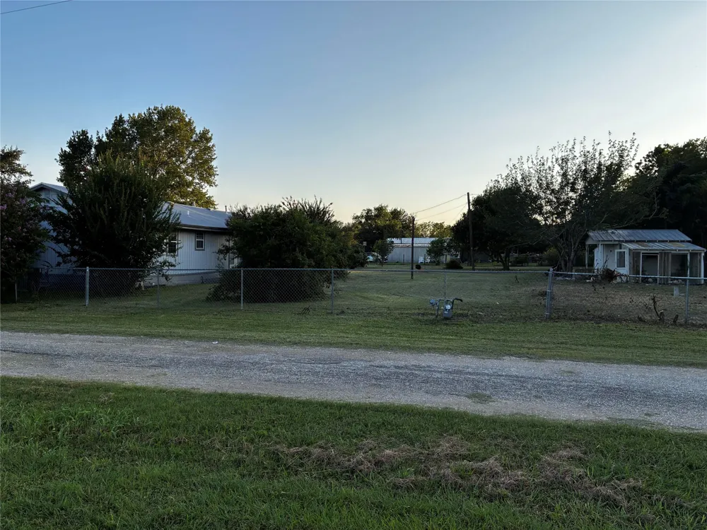 705 E Umlang Street Thorndale, TX 76577