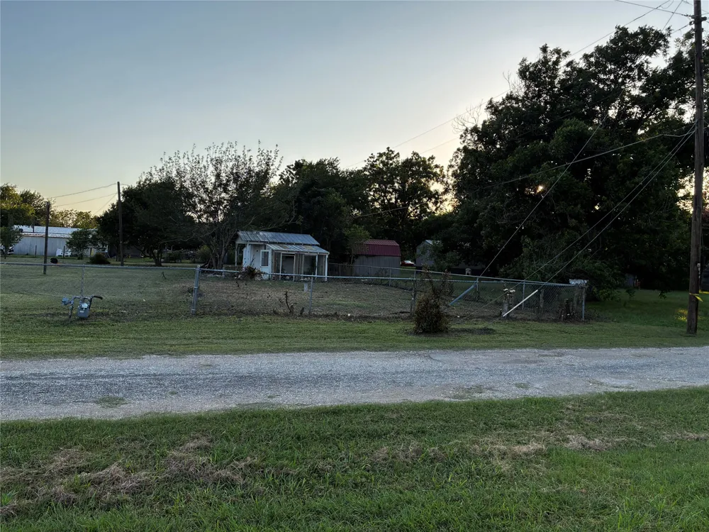 705 E Umlang Street Thorndale, TX 76577