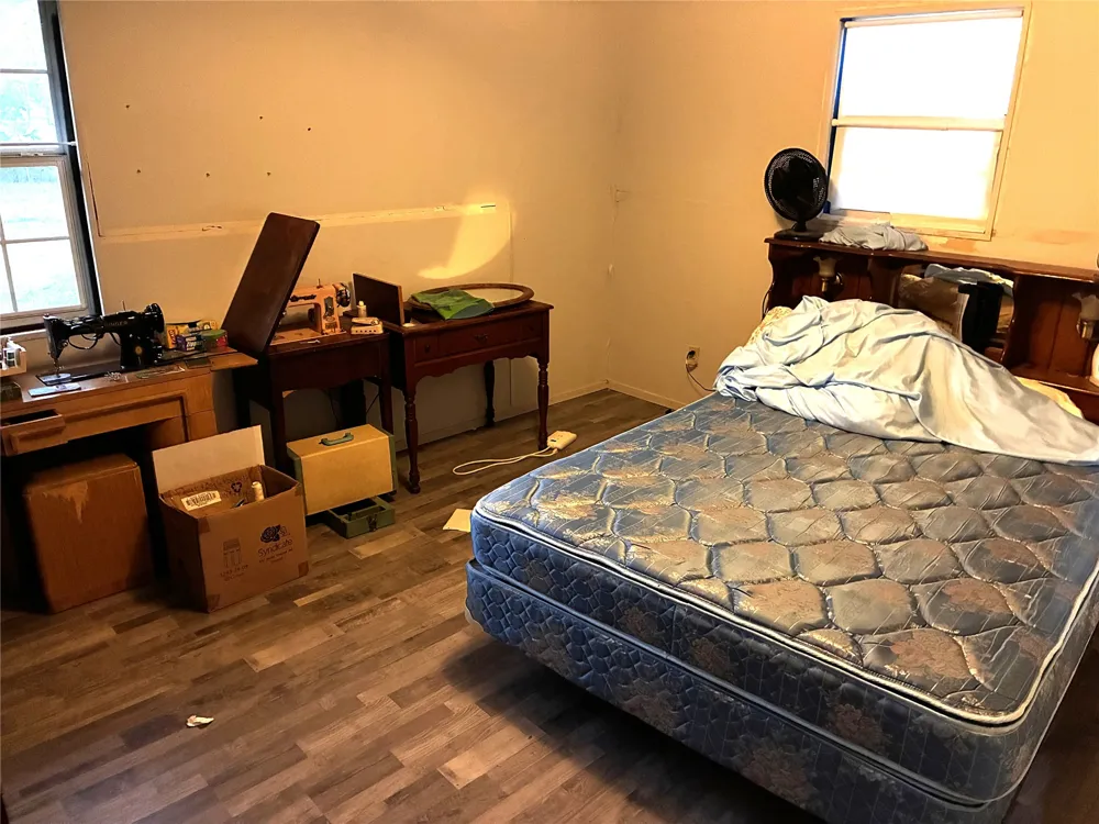 705 E Umlang Street Thorndale, TX 76577