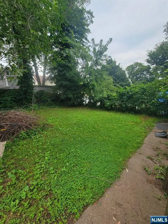 476 Laurel Street Orange, NJ 07050