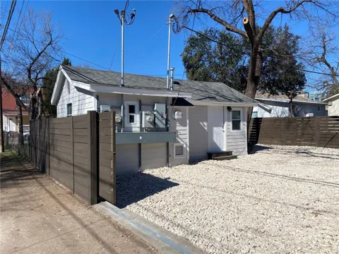1105 E 3rd Street #B