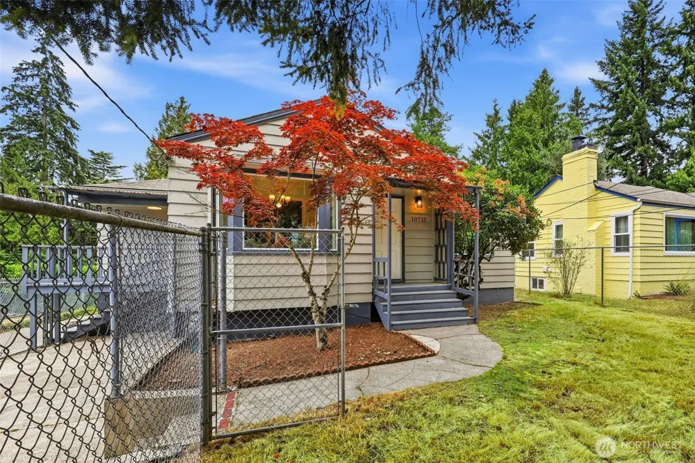 10713 15th Avenue NE Seattle, WA 98125