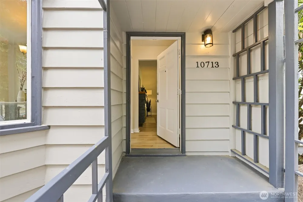 10713 15th Avenue NE Seattle, WA 98125