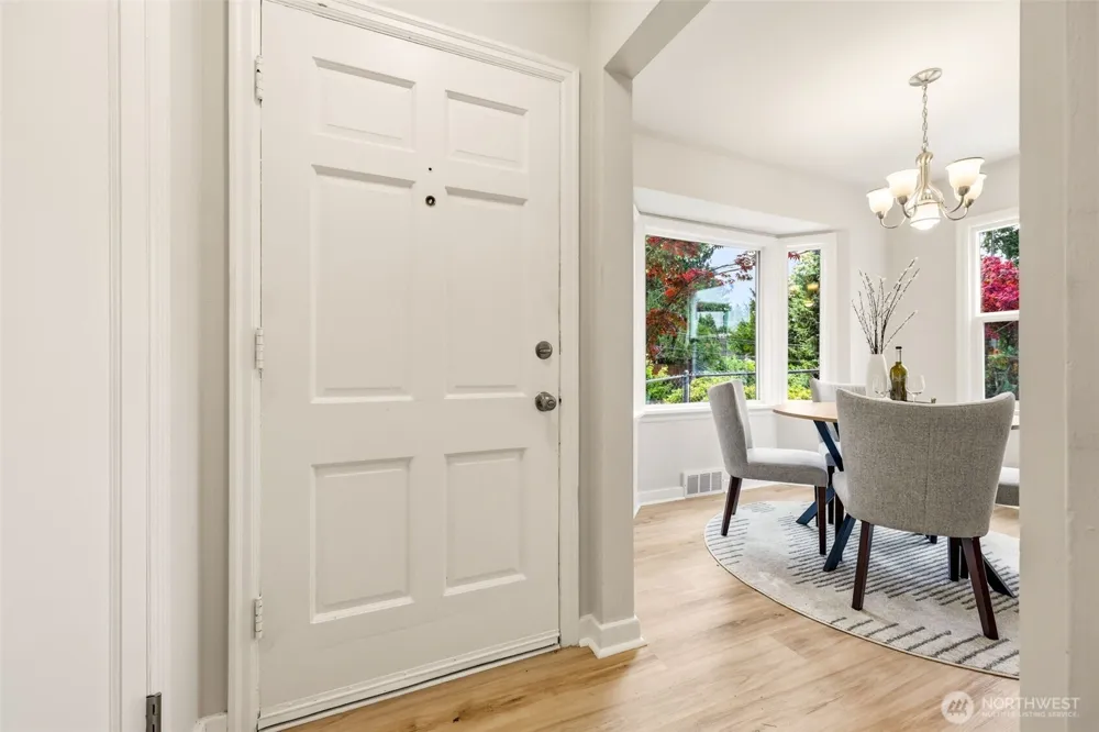 10713 15th Avenue NE Seattle, WA 98125