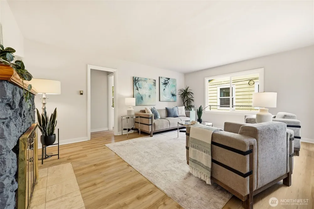 10713 15th Avenue NE Seattle, WA 98125