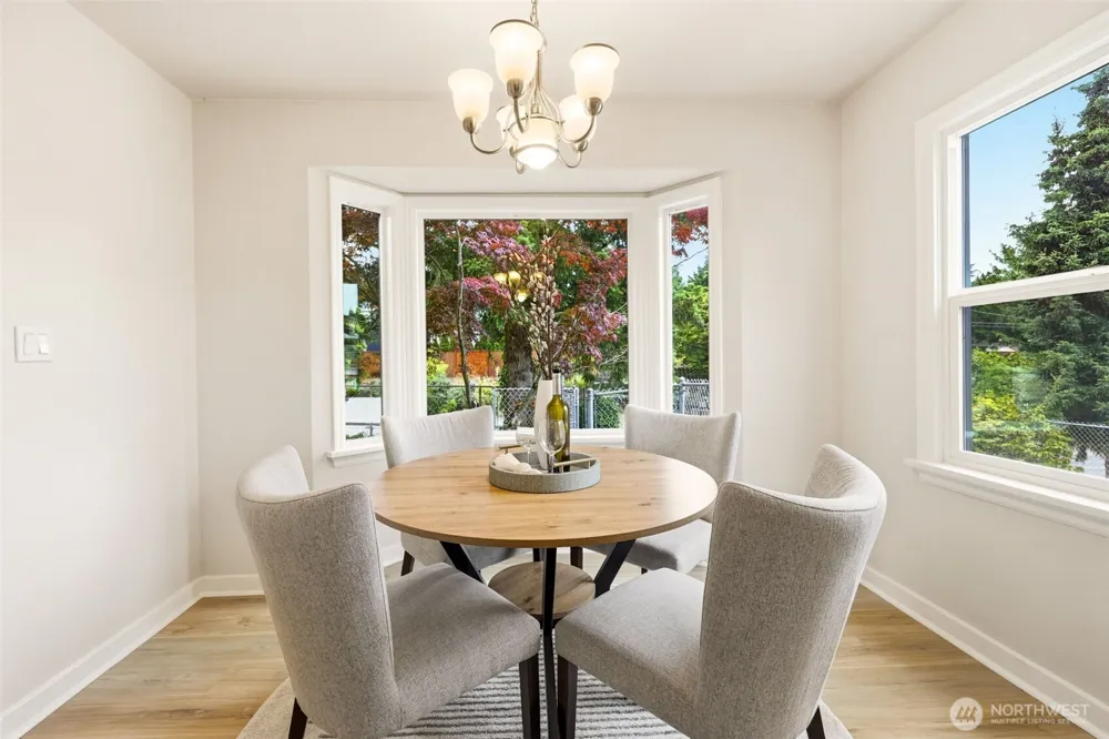 10713 15th Avenue NE Seattle, WA 98125