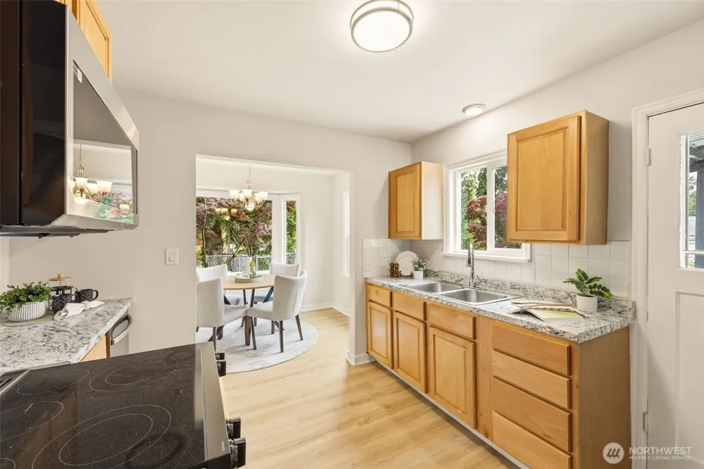 10713 15th Avenue NE Seattle, WA 98125