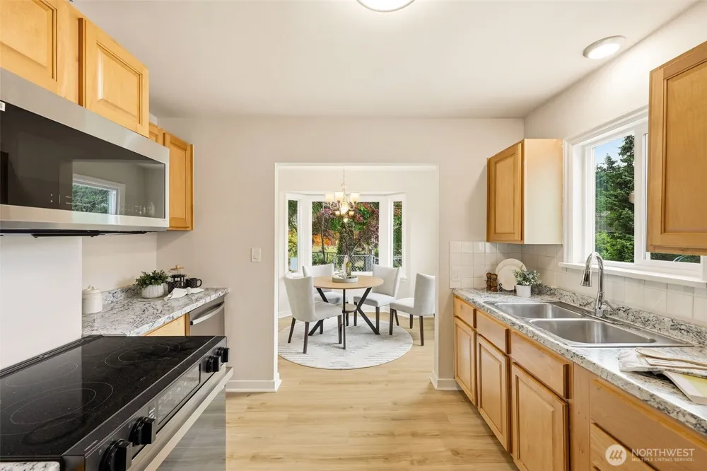 10713 15th Avenue NE Seattle, WA 98125