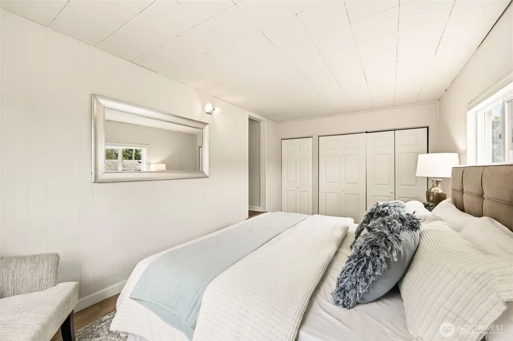 10713 15th Avenue NE Seattle, WA 98125
