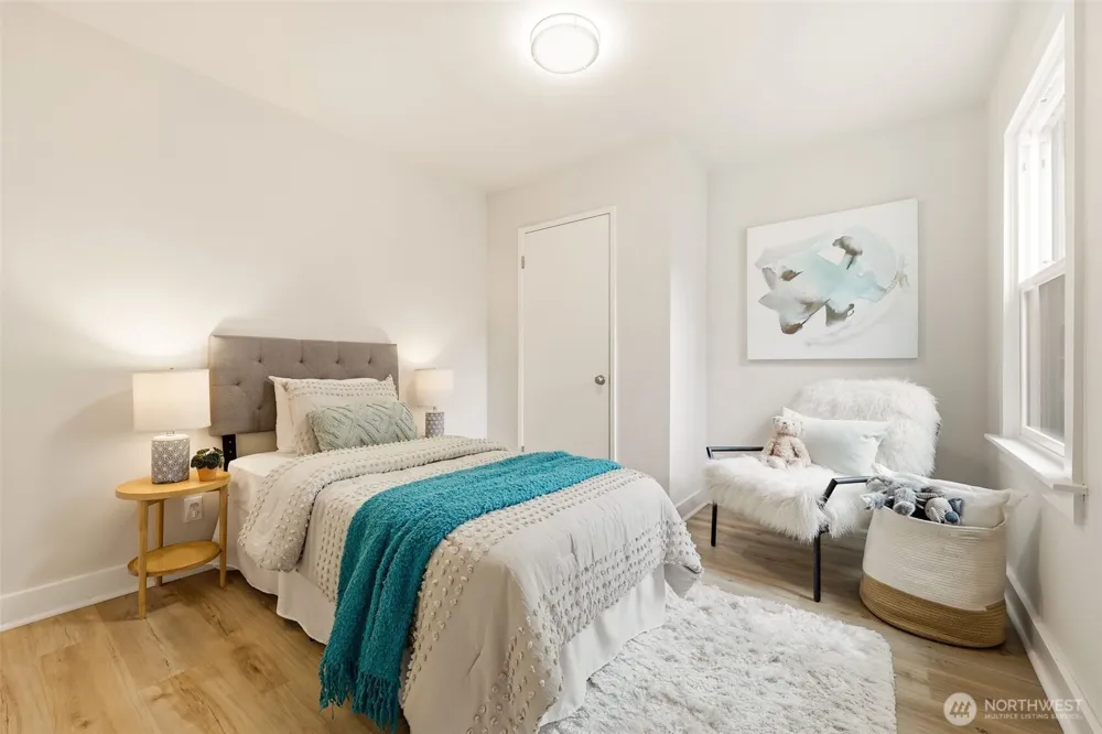 10713 15th Avenue NE Seattle, WA 98125