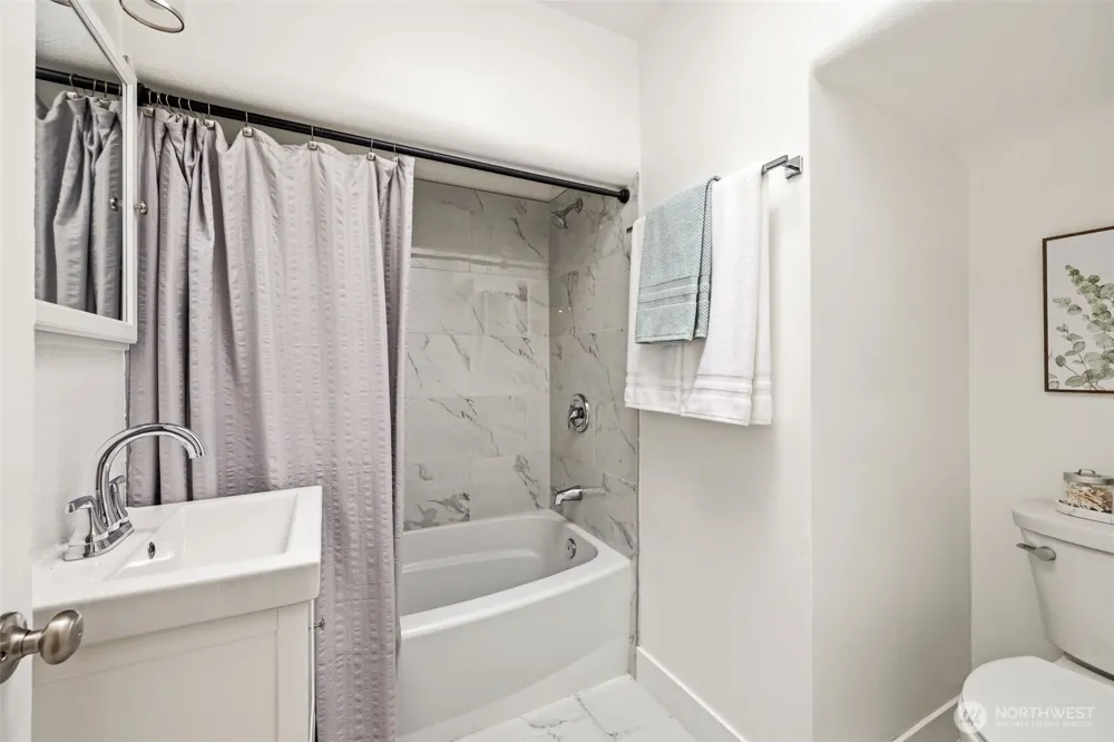 10713 15th Avenue NE Seattle, WA 98125