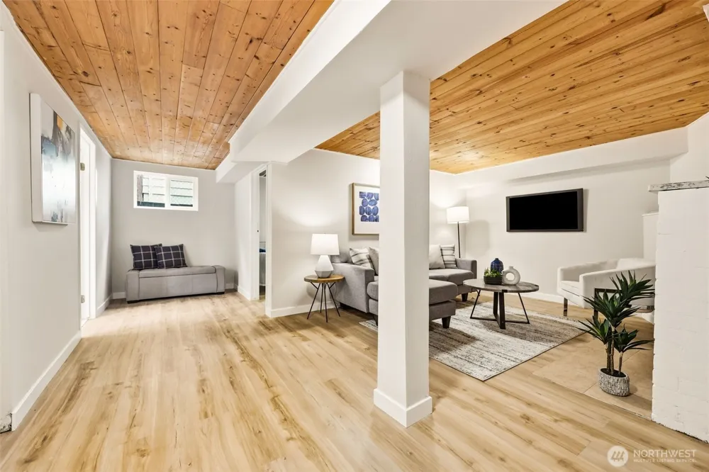 10713 15th Avenue NE Seattle, WA 98125