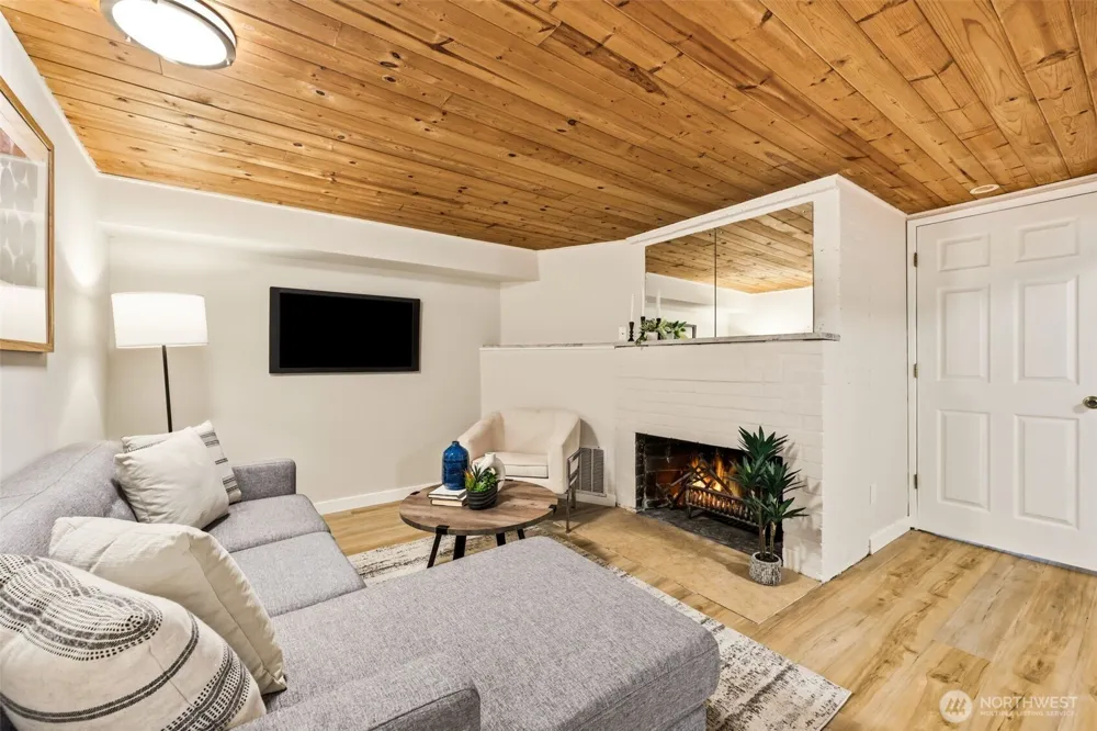 10713 15th Avenue NE Seattle, WA 98125