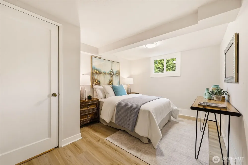10713 15th Avenue NE Seattle, WA 98125