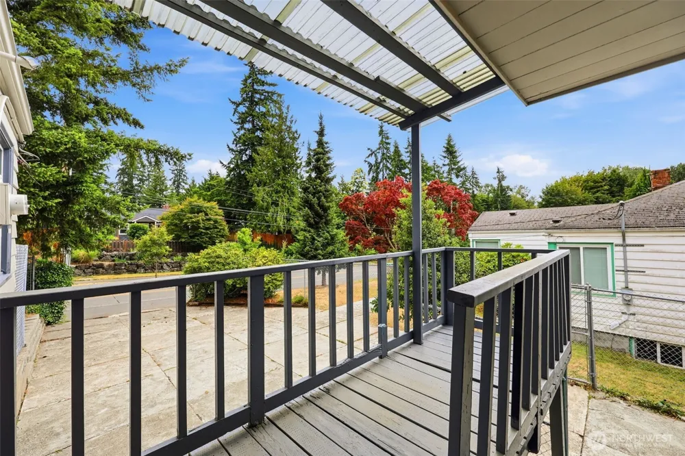 10713 15th Avenue NE Seattle, WA 98125