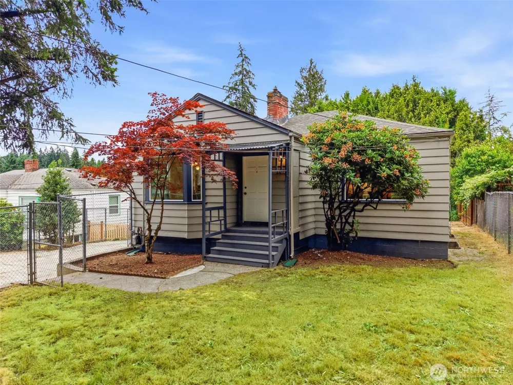 10713 15th Avenue NE Seattle, WA 98125