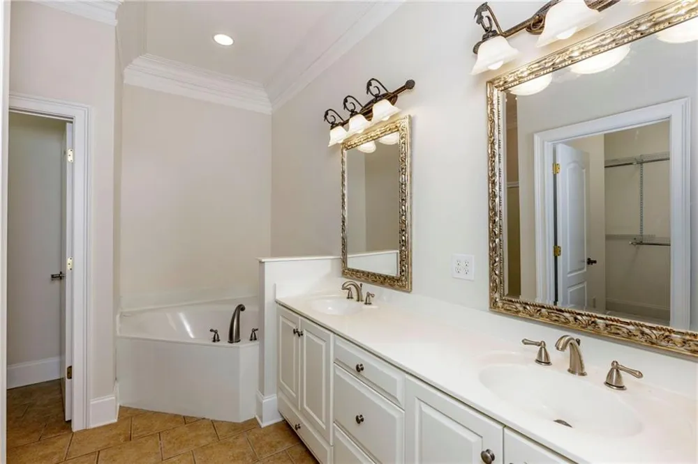 8720 Parker Place Roswell, GA 30076