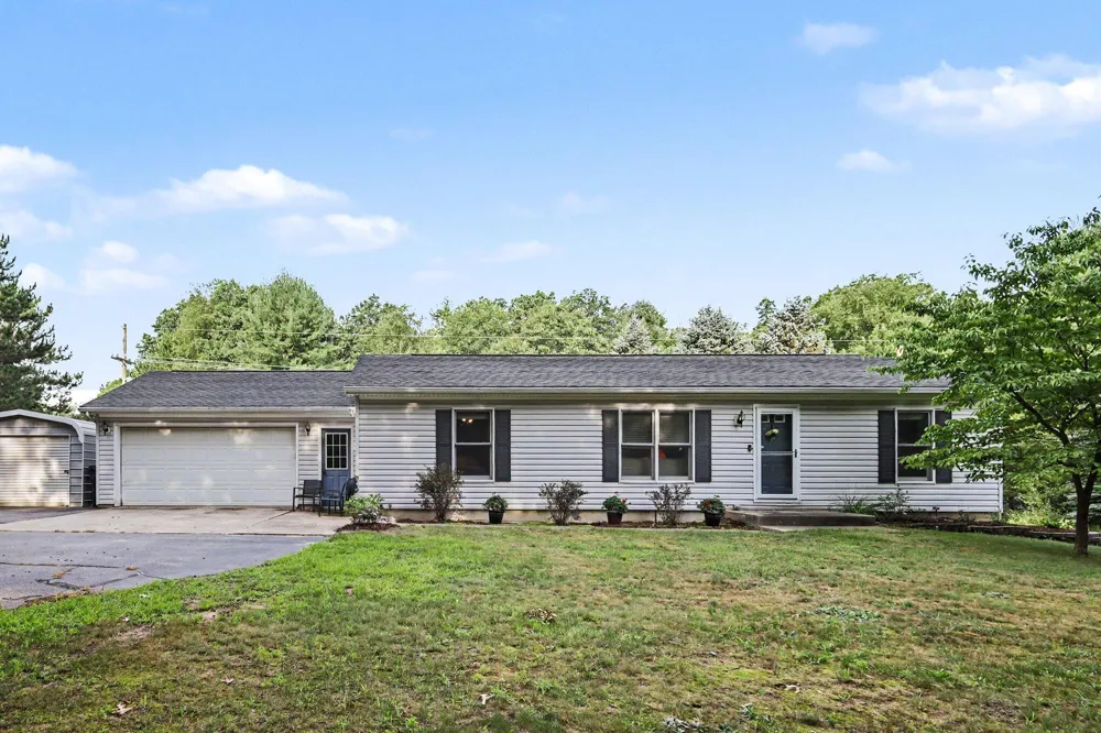 6525 McCords Avenue SE Alto, MI 49302