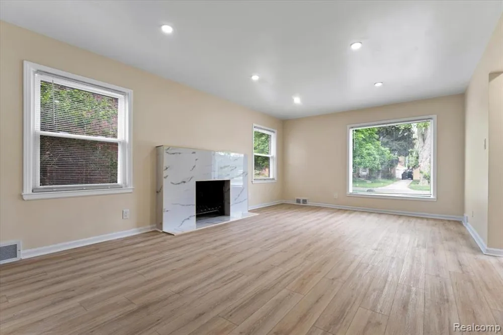16171 Glastonbury Road Detroit City, MI 48219