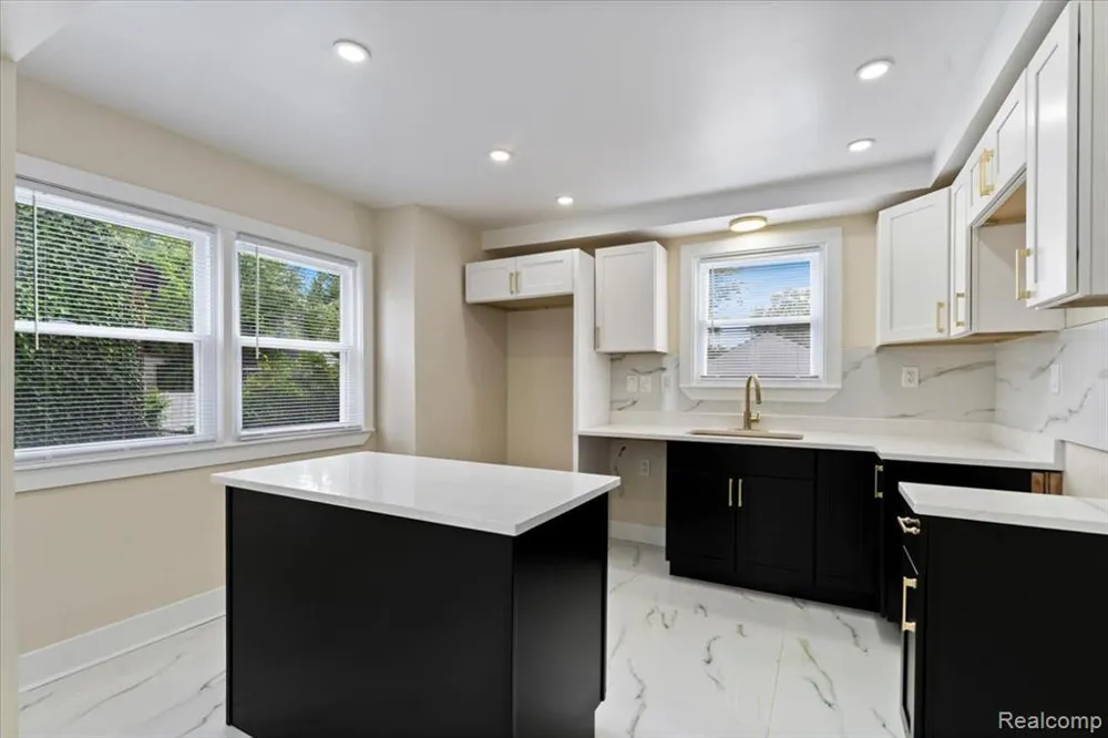 16171 Glastonbury Road Detroit City, MI 48219