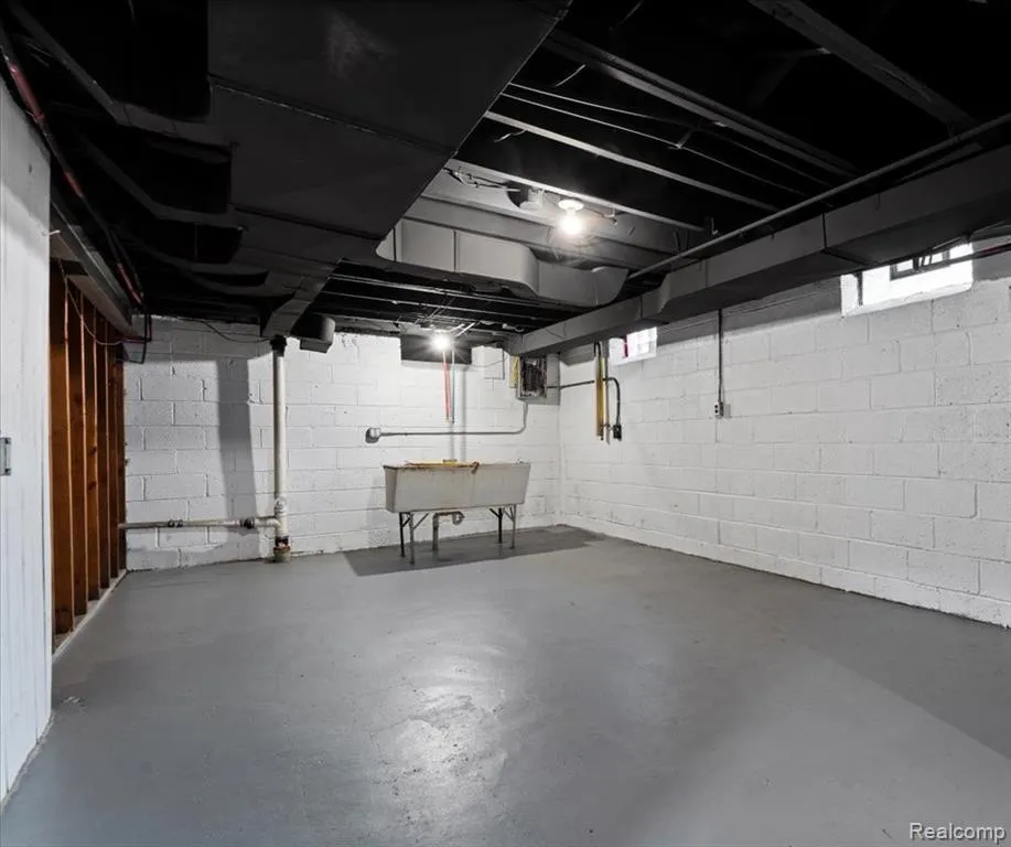 16171 Glastonbury Road Detroit City, MI 48219