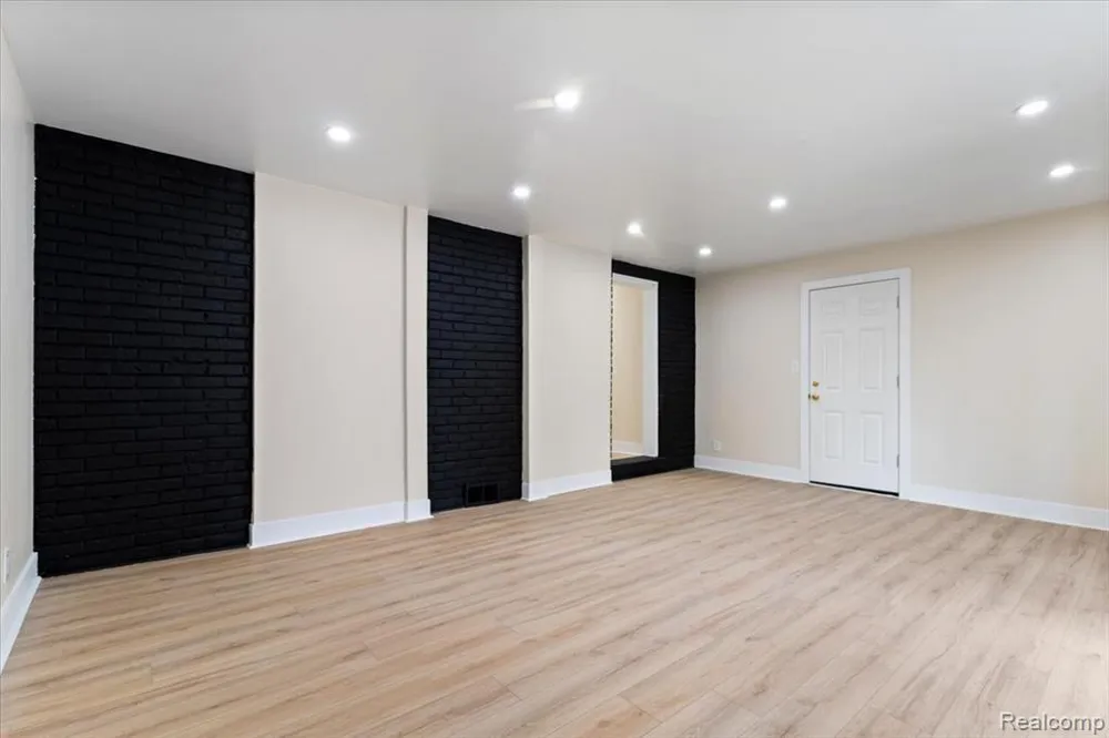 16171 Glastonbury Road Detroit City, MI 48219