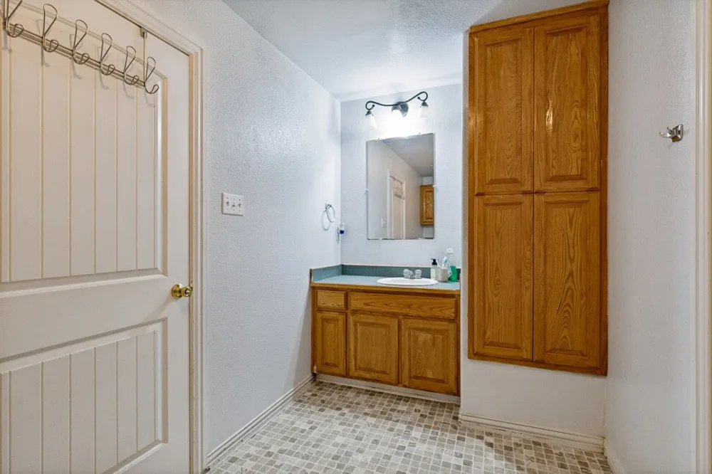 11001 Shady Oaks Drive Runaway Bay, TX 76426