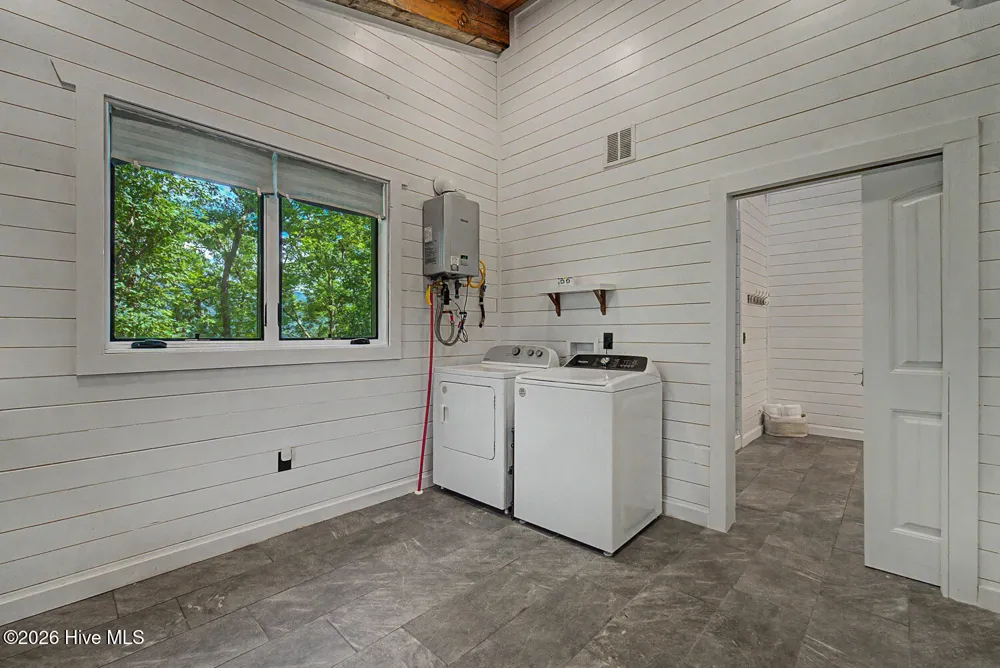 444 Look Out Point Bryson City, NC 28713