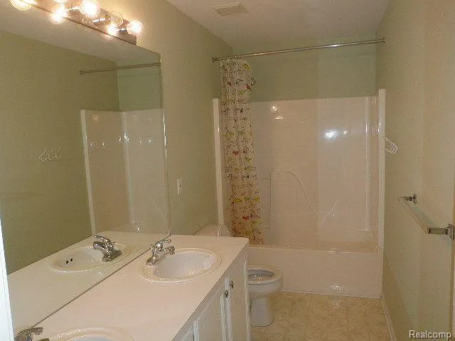3743 ROLLING HILLS ROAD Orion Charter Township, MI 48359