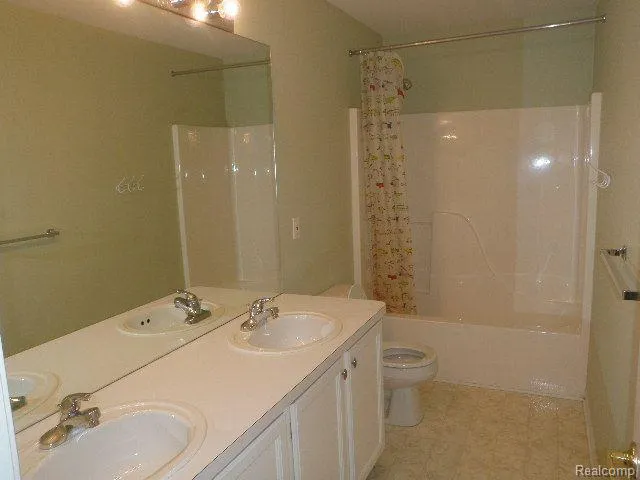 3743 ROLLING HILLS ROAD Orion Charter Township, MI 48359