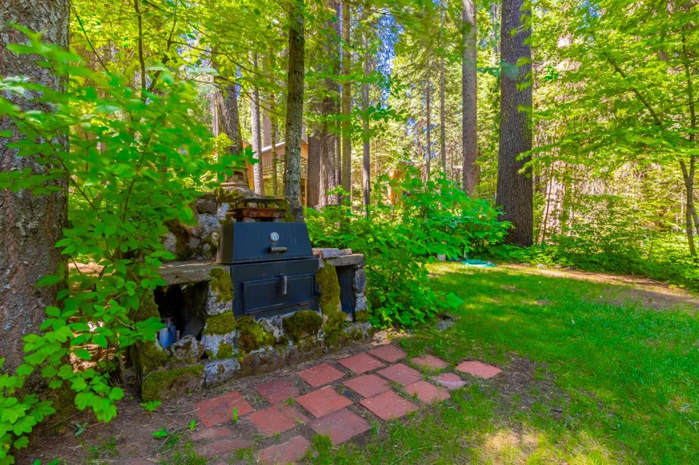 1173 Railroad Avenue Fish Camp, CA 93623