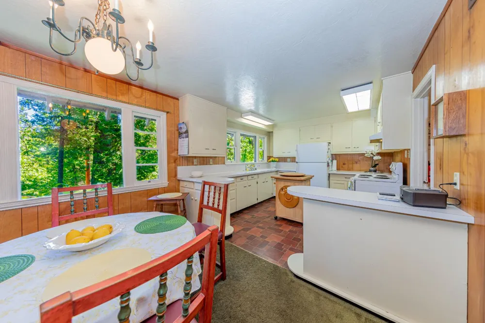 1173 Railroad Avenue Fish Camp, CA 93623
