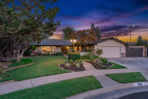 1069 W Mesa Court
