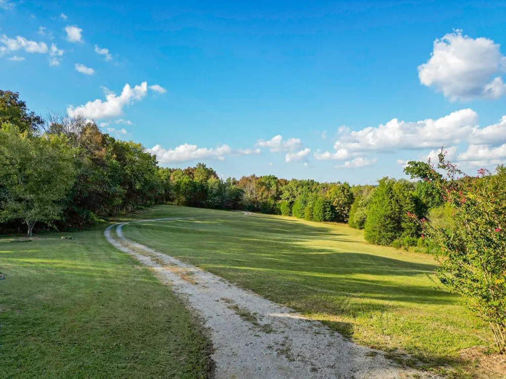 2100 Hill Station Rd Columbia, TN 38401