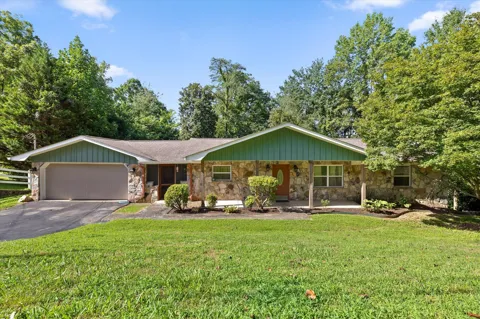 606 Oak Crest Lane