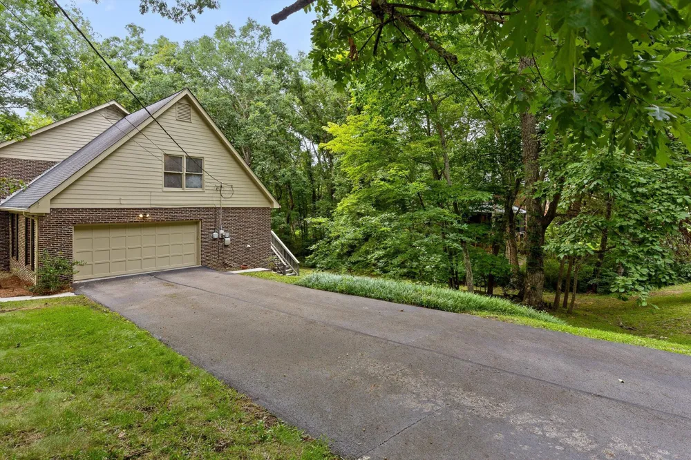 31 Mountain Cove Road Signal Mountain, TN 37377