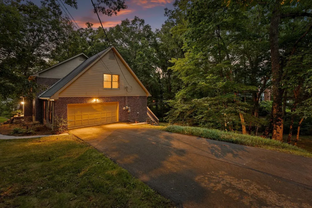31 Mountain Cove Road Signal Mountain, TN 37377
