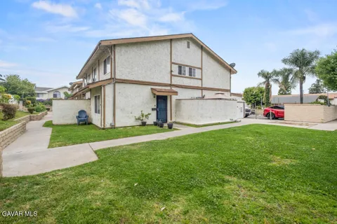 13185 1/2 Bromont Avenue